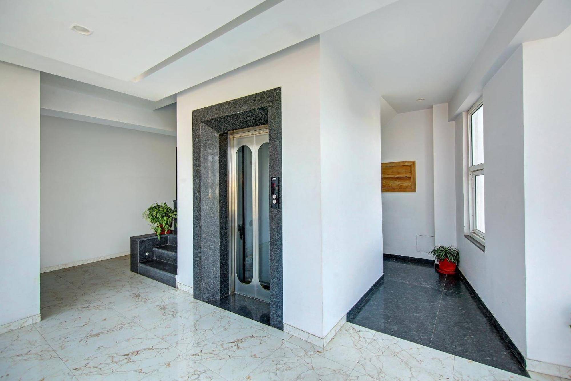 Super Townhouse Geetanjali Inn 古尔冈 外观 照片