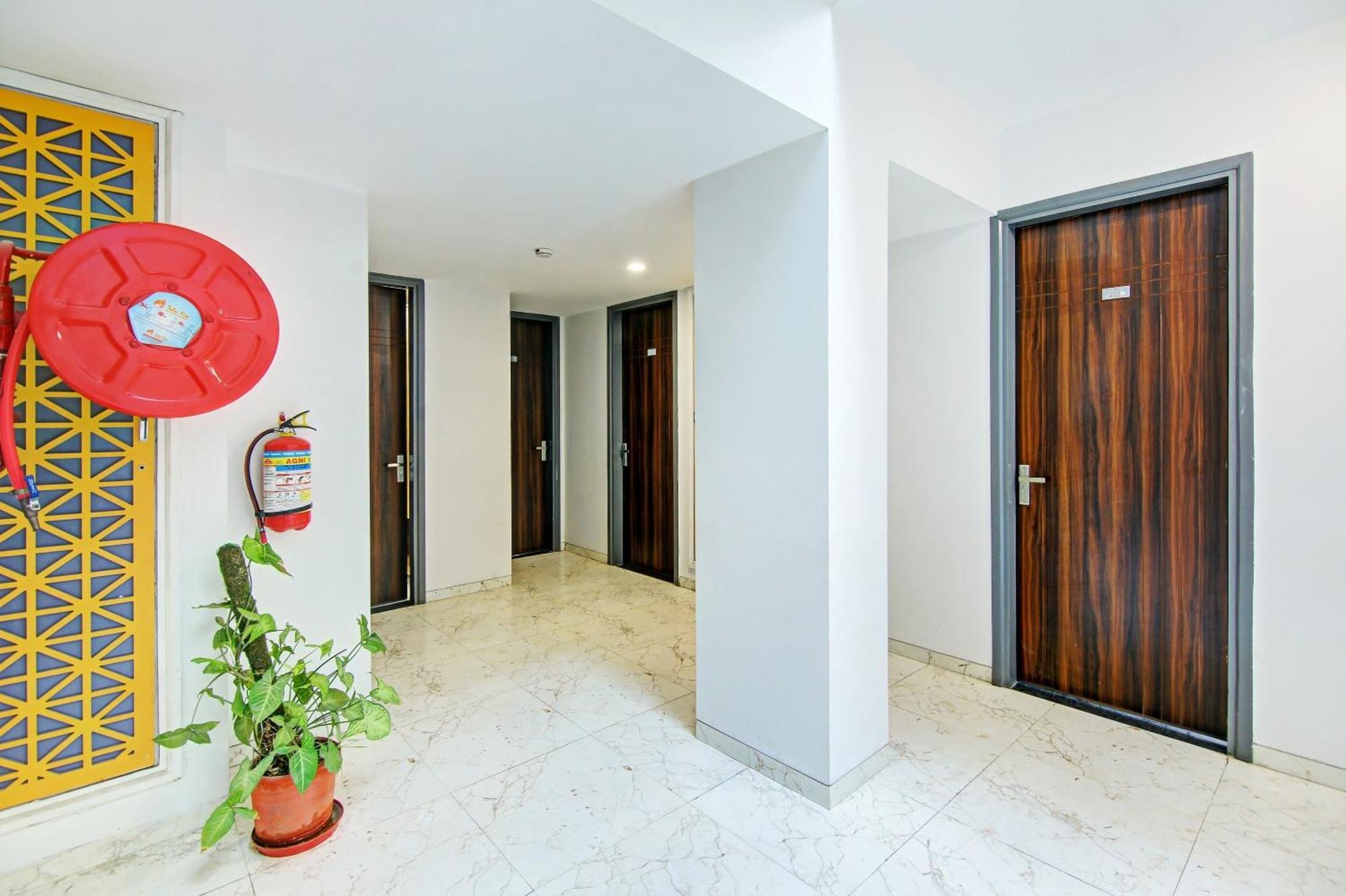 Super Townhouse Geetanjali Inn 古尔冈 外观 照片